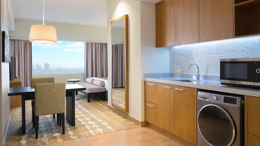 Holiday Inn & Suites Jakarta Gajah Mada