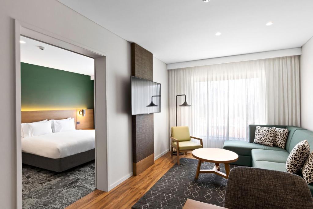 Holiday Inn Express & Suites Queenstown