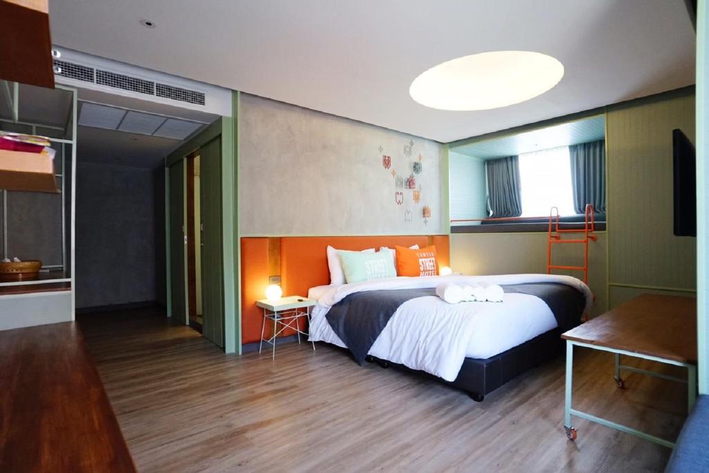 Samsen Street Hotel - SHA Extra Plus