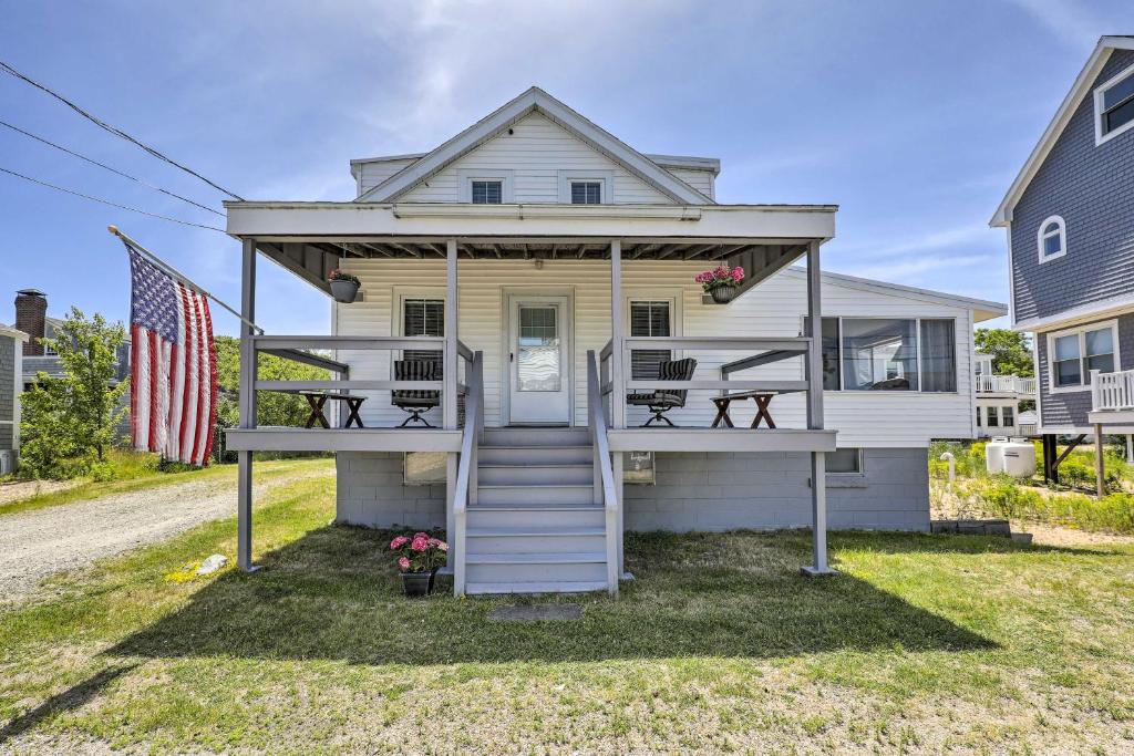 Plum Island Retreat about 1-Block Walk to Beach!