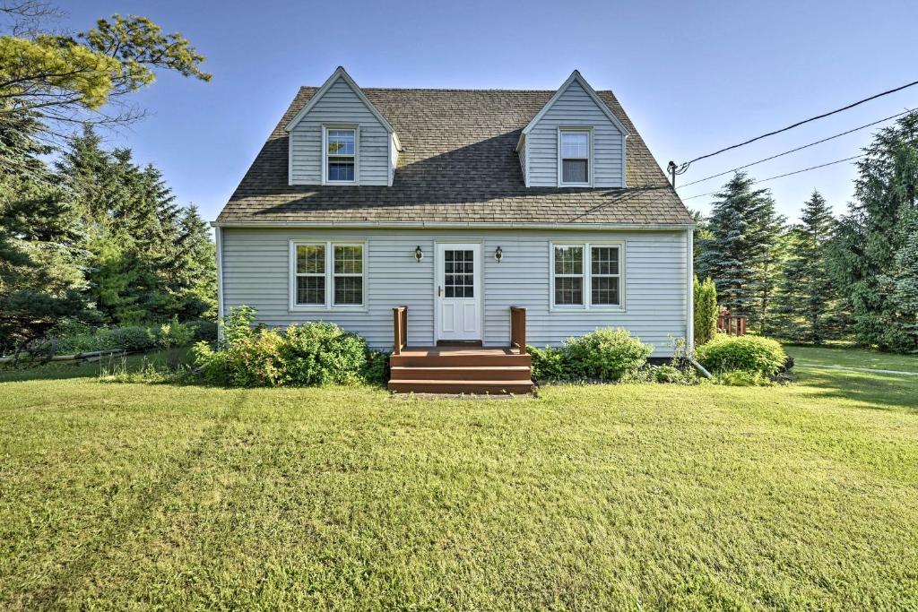 Family-Friendly Fish Creek Cape House with Deck!