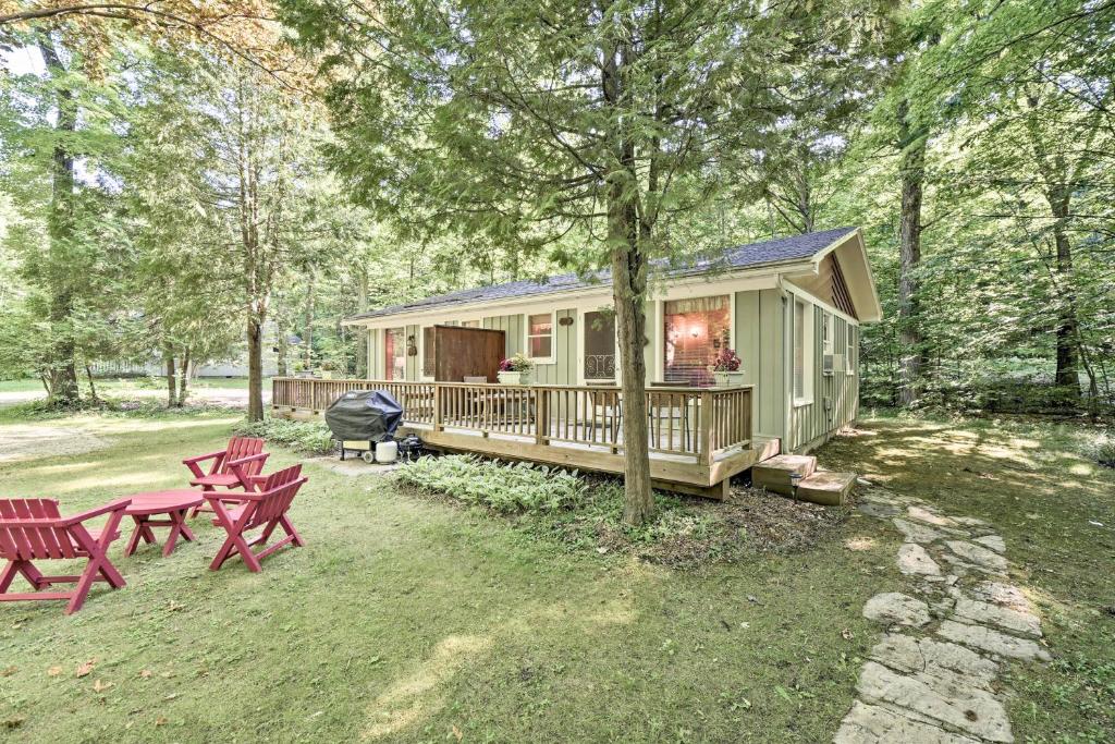 Pine Cottage Duplex with Deck Walk to State Park!